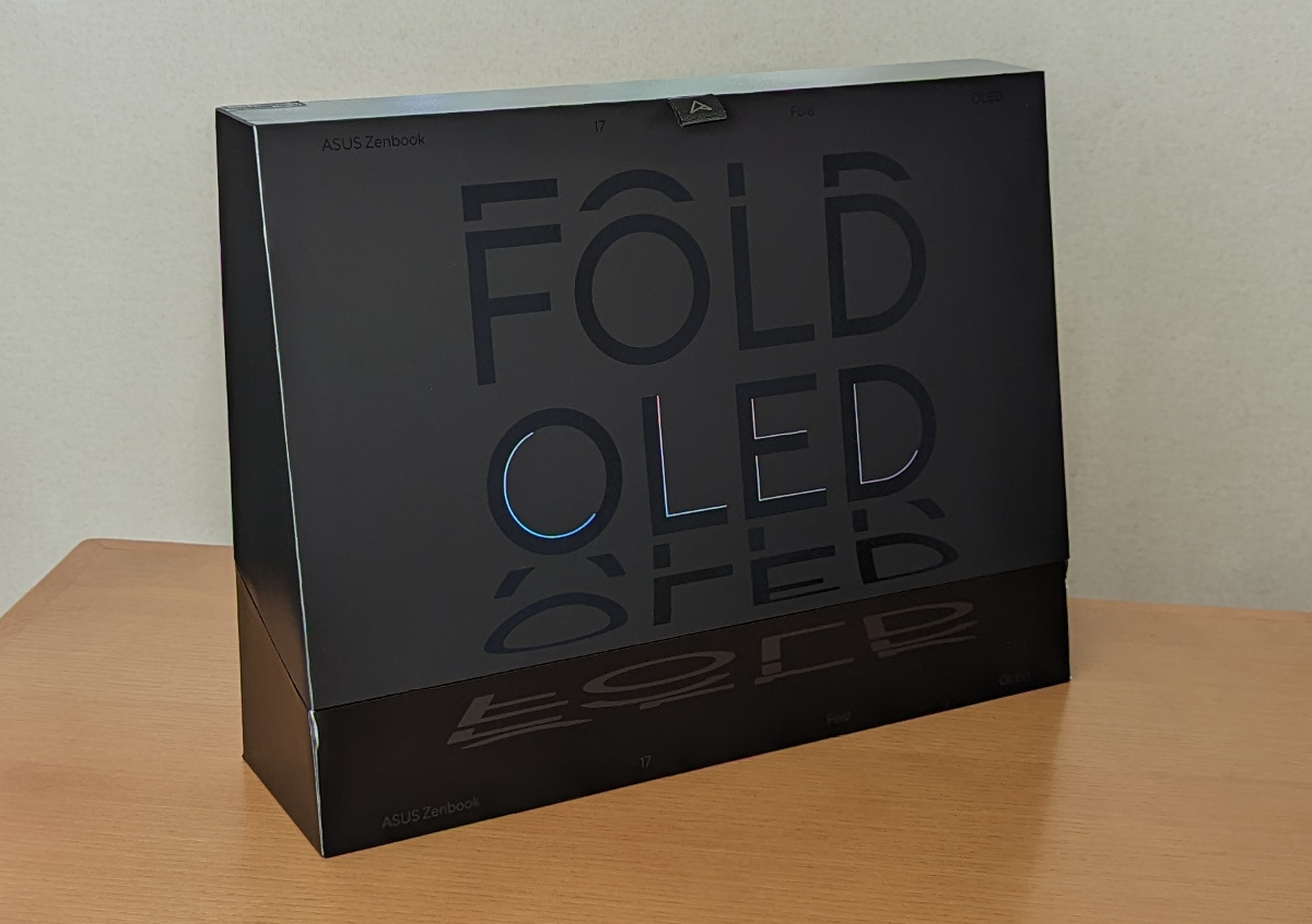 Zenbook 17 Fold OLED (UX9702) 外箱