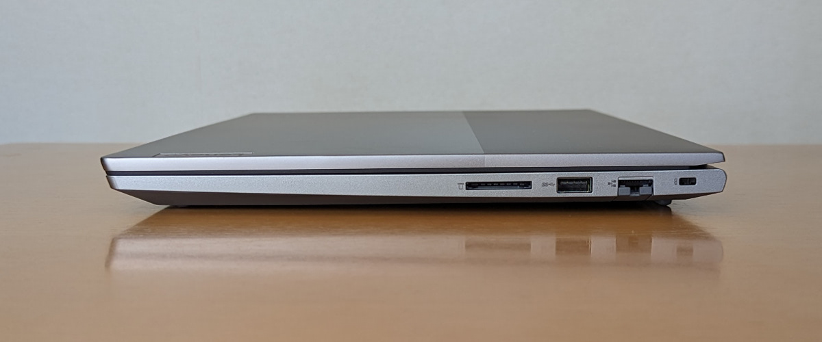 Lenovo ThinkBook 15 Gen 5 (AMD) 右側面