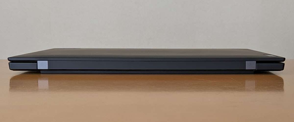 Lenovo ThinkPad X1 Carbon Gen 11 背面