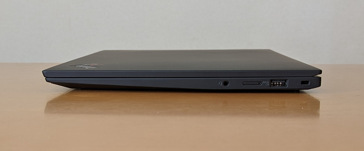 Lenovo ThinkPad X1 Carbon Gen 11 右側面