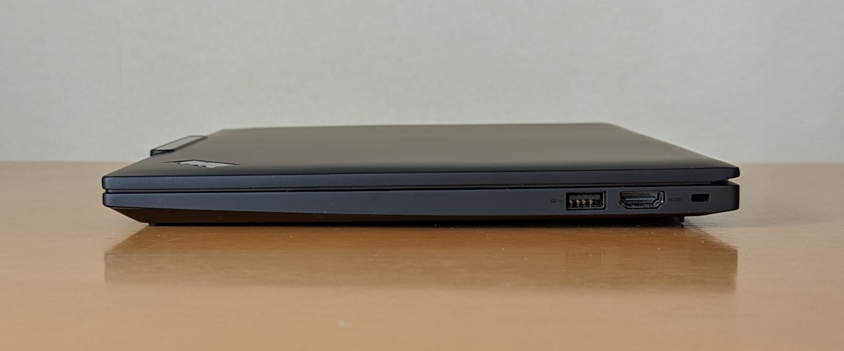 Lenovo ThinkPad X13 Gen 4 右側面