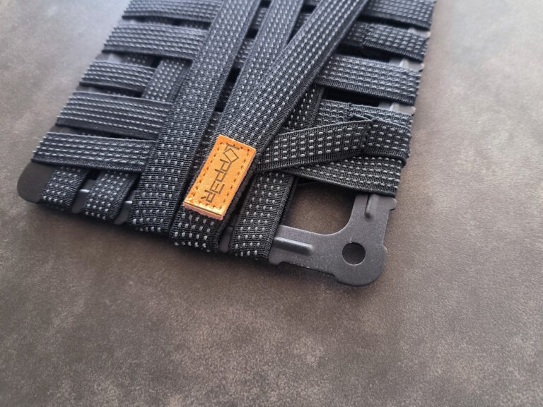 LOPPER ポータブルデジタルストレージボード レビュー － ゴチャつくガジェットの整理に便利なゴムバンド固定式の収納グッズ