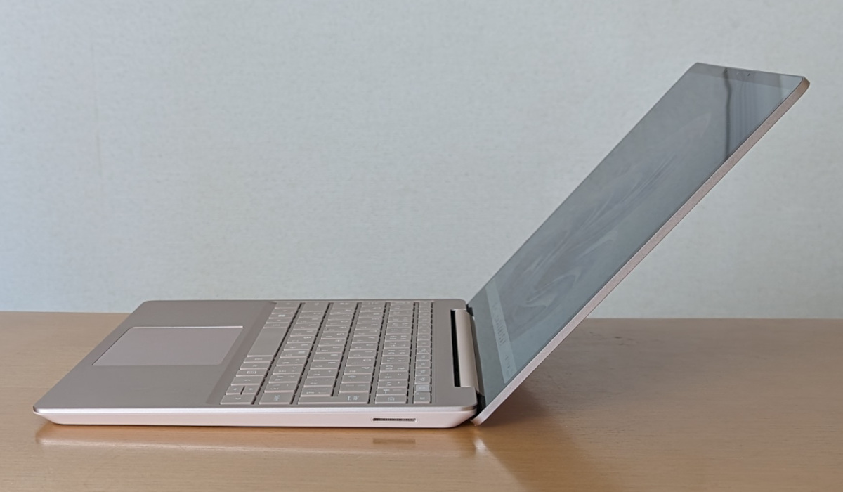 Microsoft Surface Laptop Go 3 ヒンジ最大開口