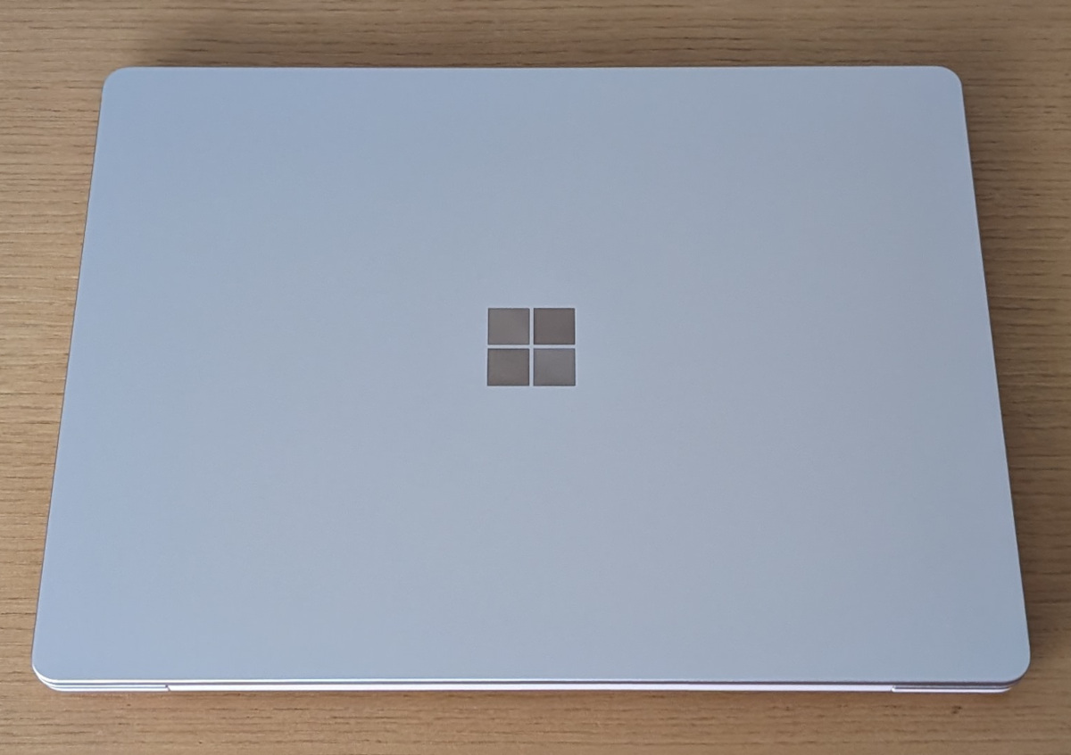 Microsoft Surface Laptop Go 3 天板