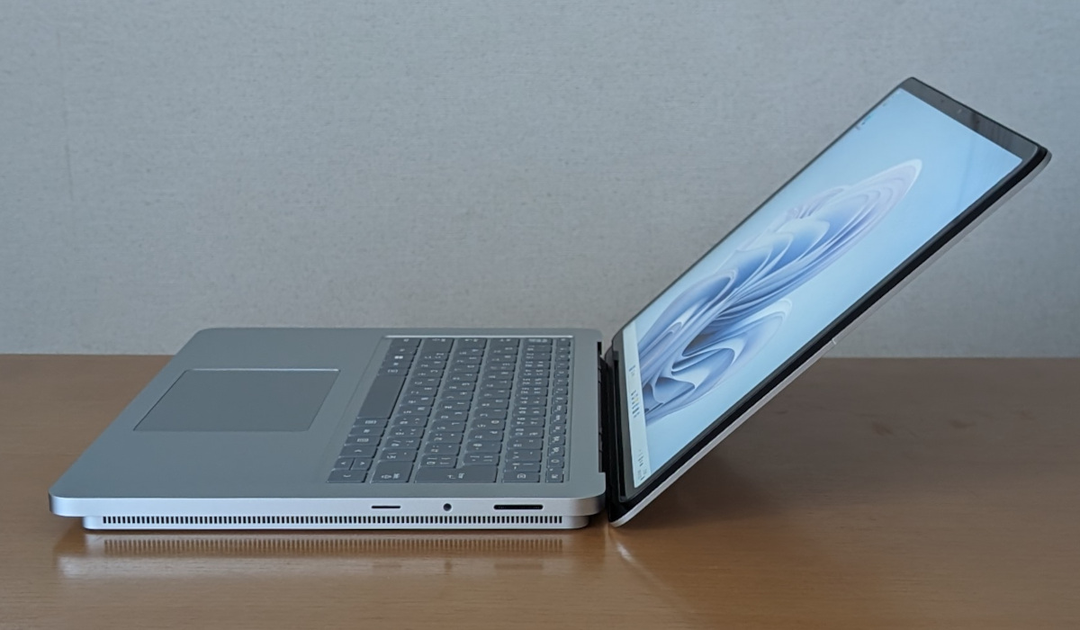 Microsoft Surface Laptop Studio 2 ヒンジ最大開口