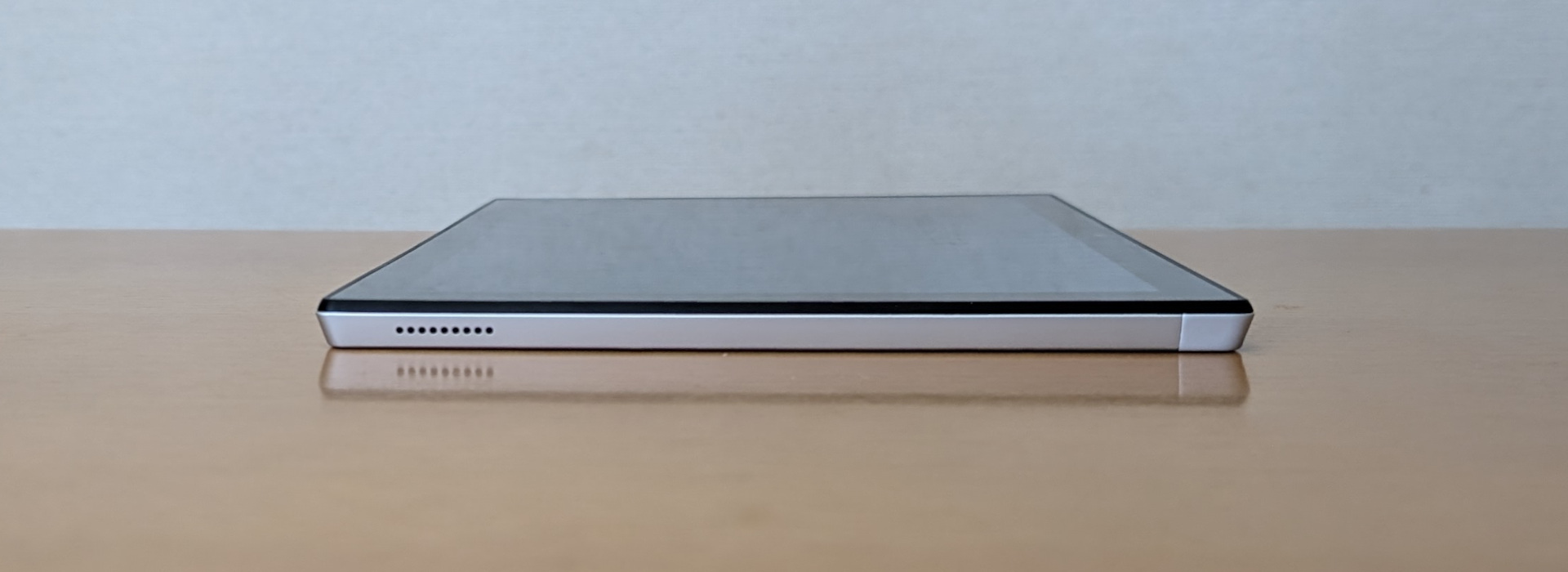 ASUS Chromebook CM30 Detachable 右側面