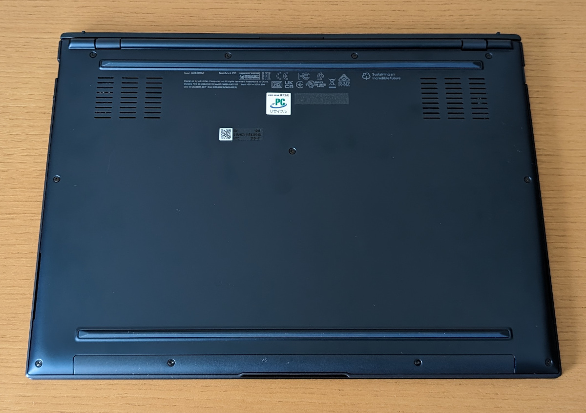 ASUS Zenbook S 13 OLED UX5304MA 底面