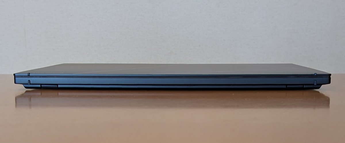 ASUS Zenbook S 13 OLED UX5304MA 背面