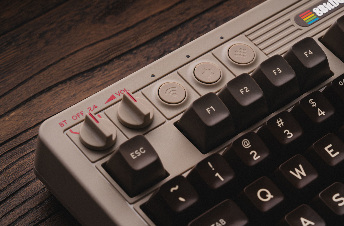 8BitDo Retro Mechanical Keyboard - C64 Edition