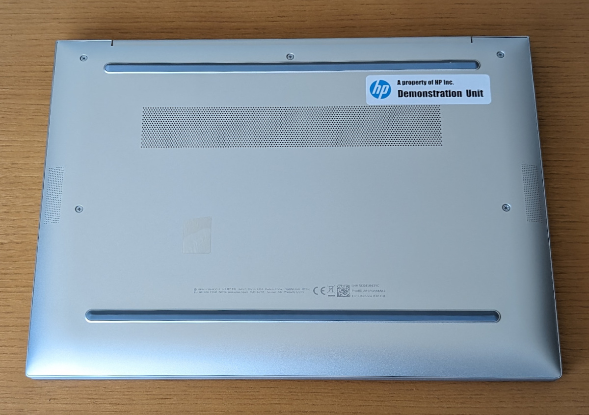 HP EliteBook 830 G11 底面