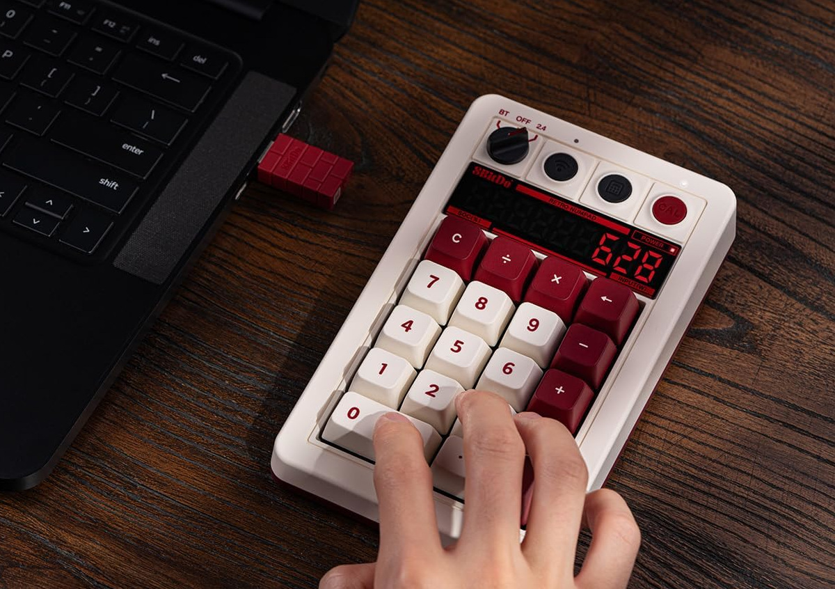 8BitDo Retro 18 Mechanical Numpad