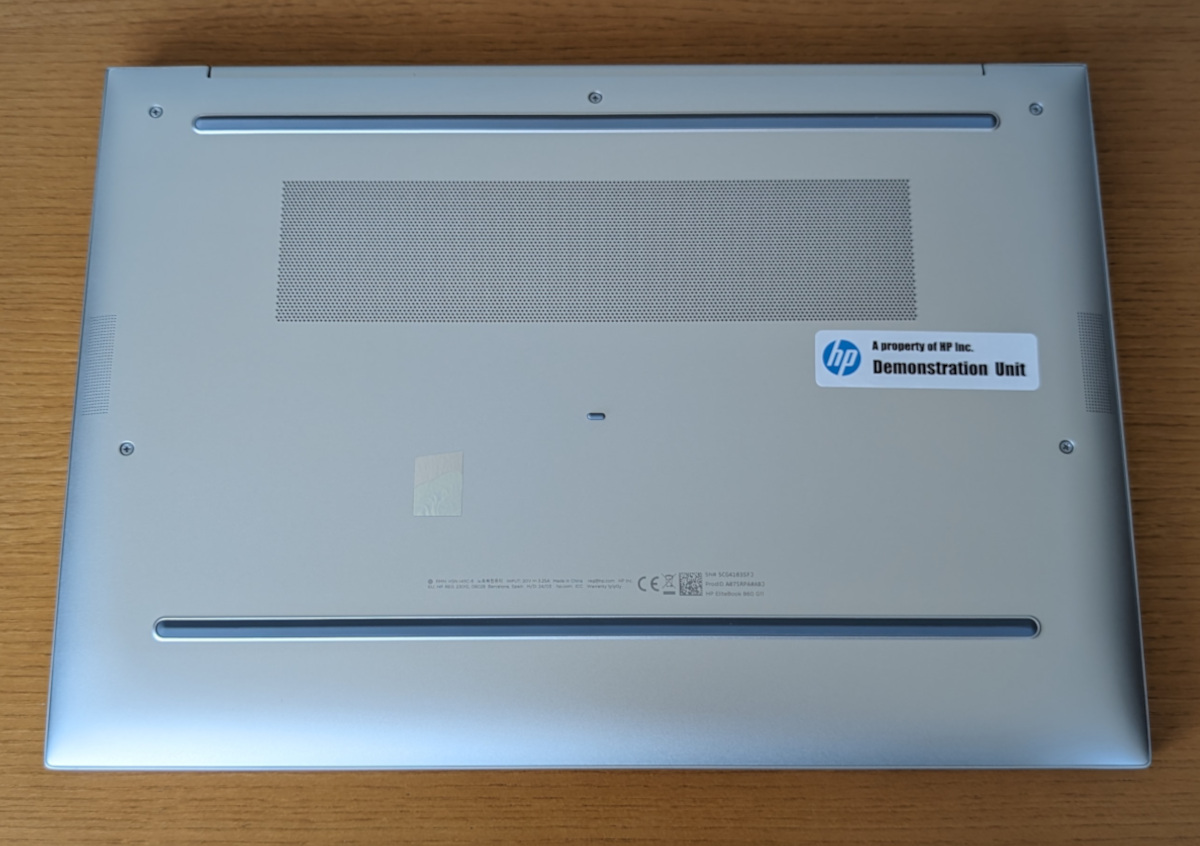 HP EliteBook 860 G11 底面