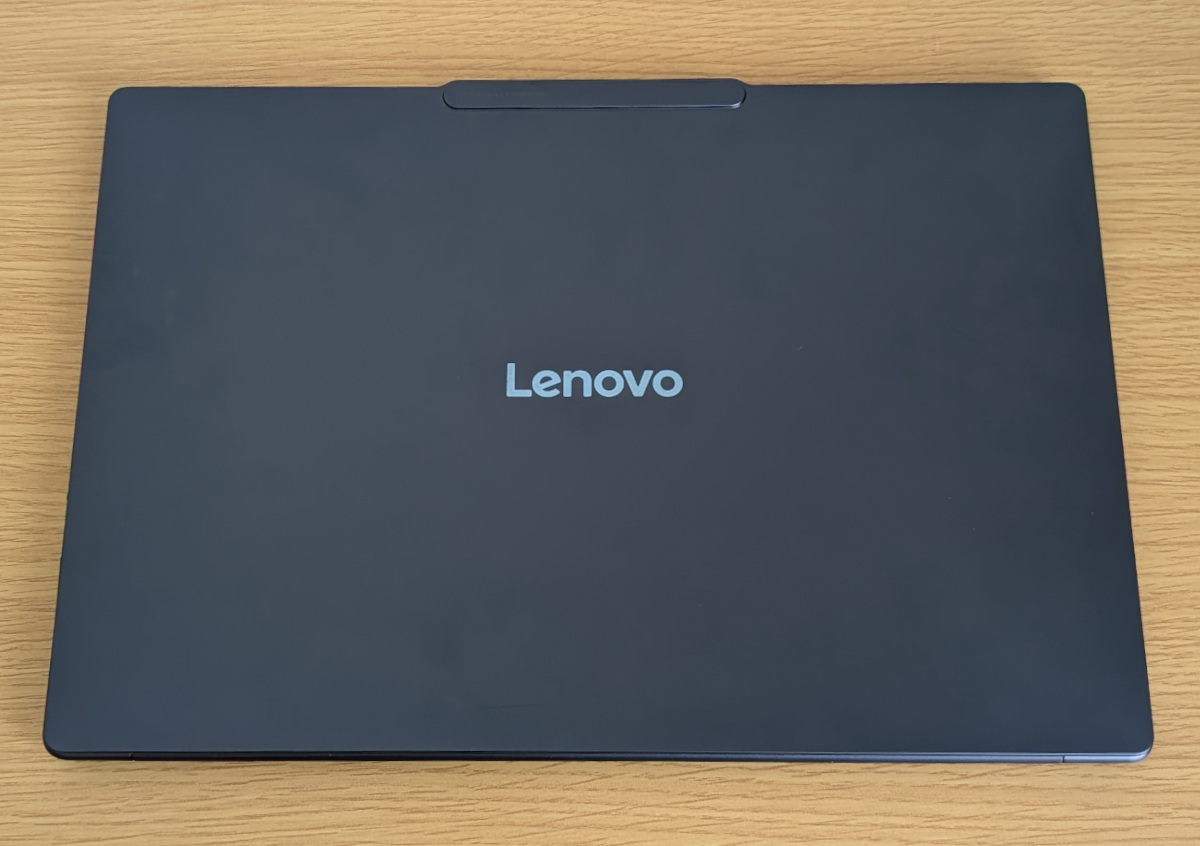 Lenovo Yoga Slim 7x Gen 9 天板