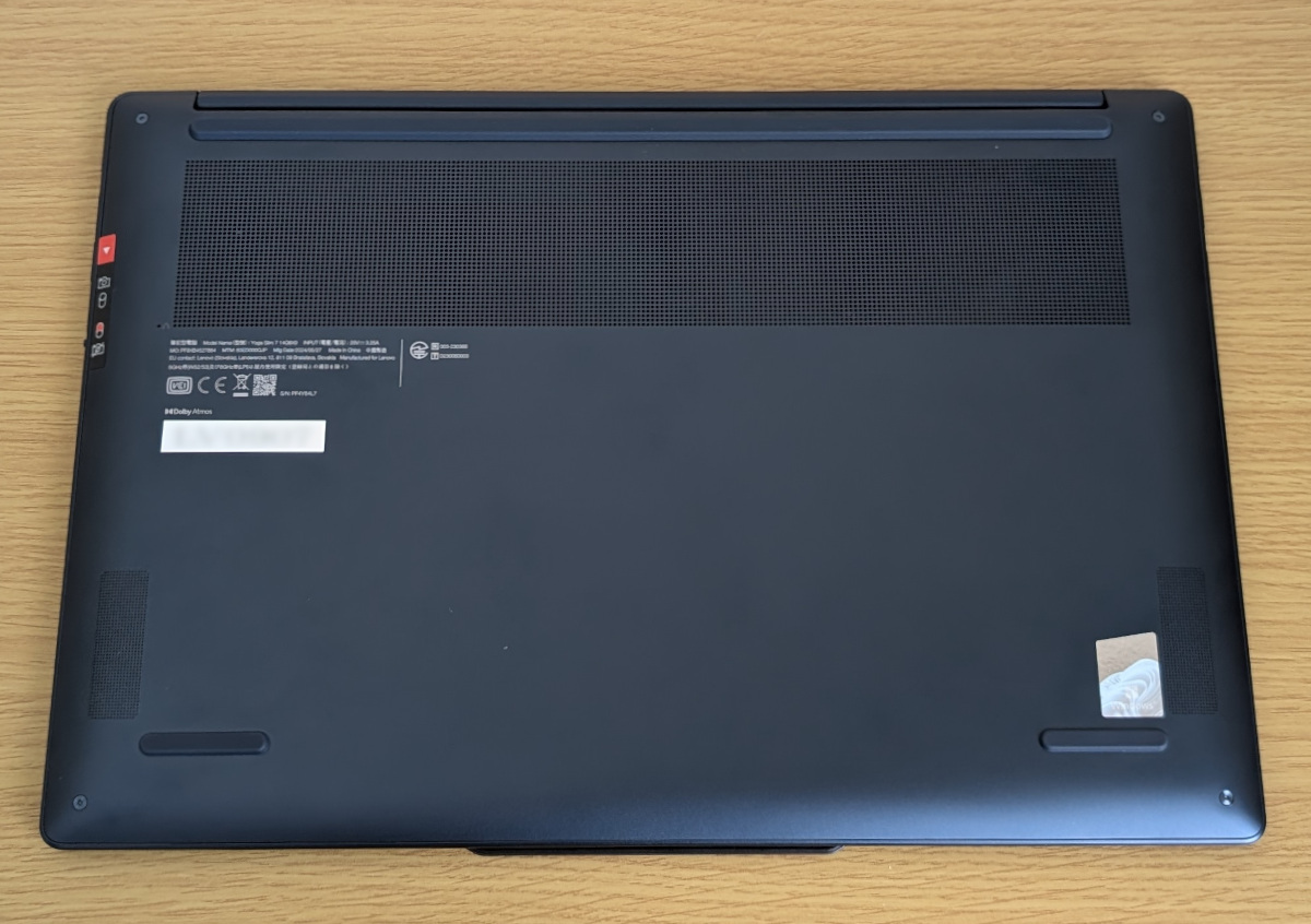 Lenovo Yoga Slim 7x Gen 9 底面