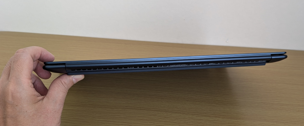 Lenovo Yoga Slim 7x Gen 9 背面