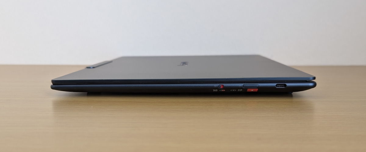 Lenovo Yoga Slim 7x Gen 9 右側面