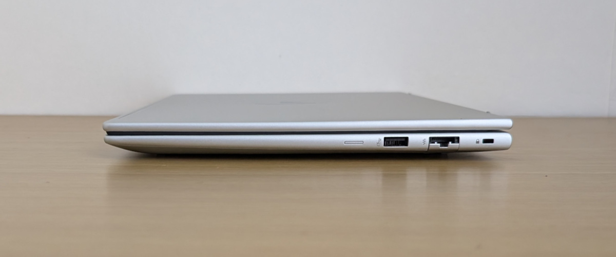 HP EliteBook 630 G11 右側面