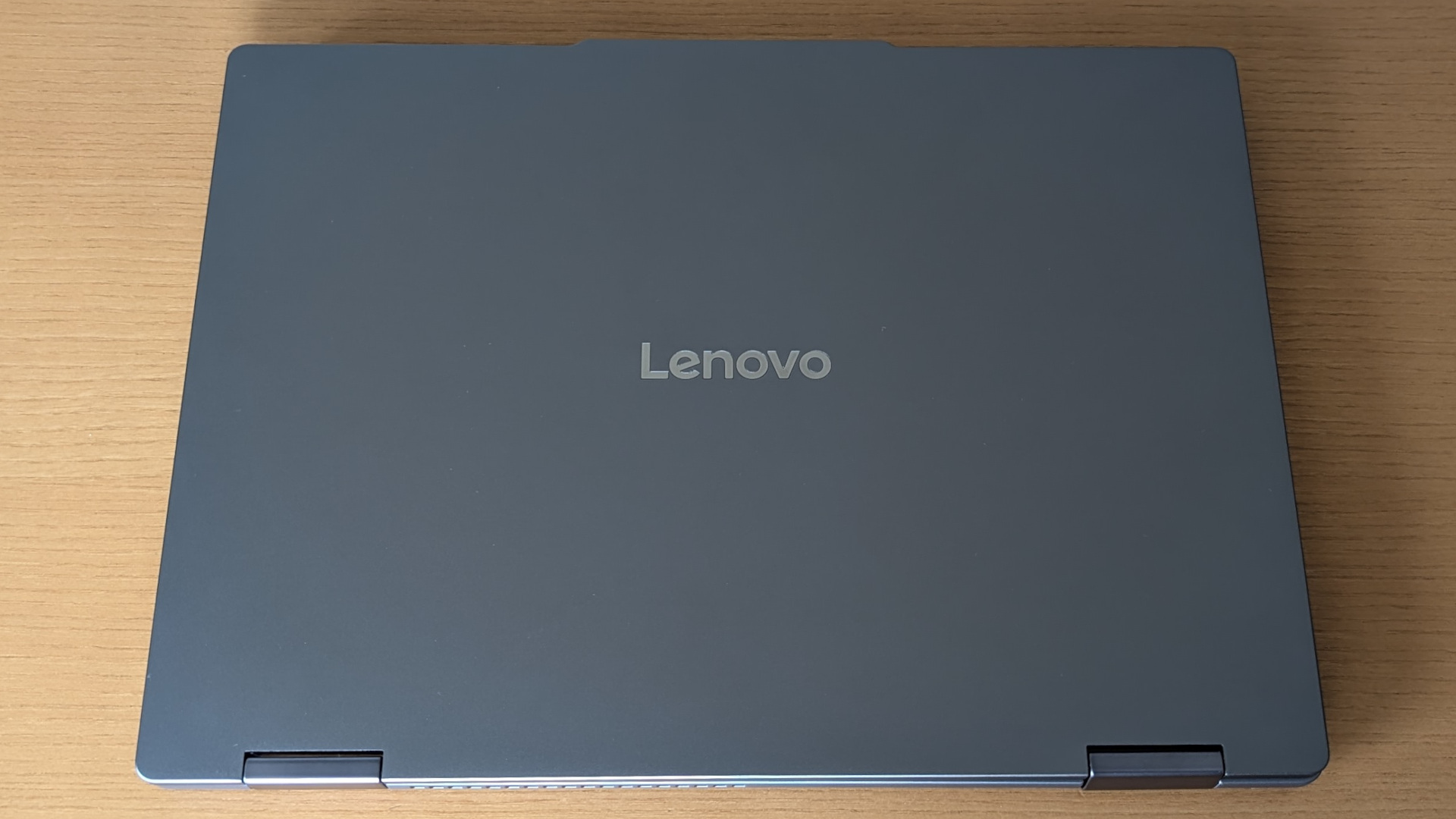 Lenovo IdeaPad 5x 2-in-1 Gen 9 天板