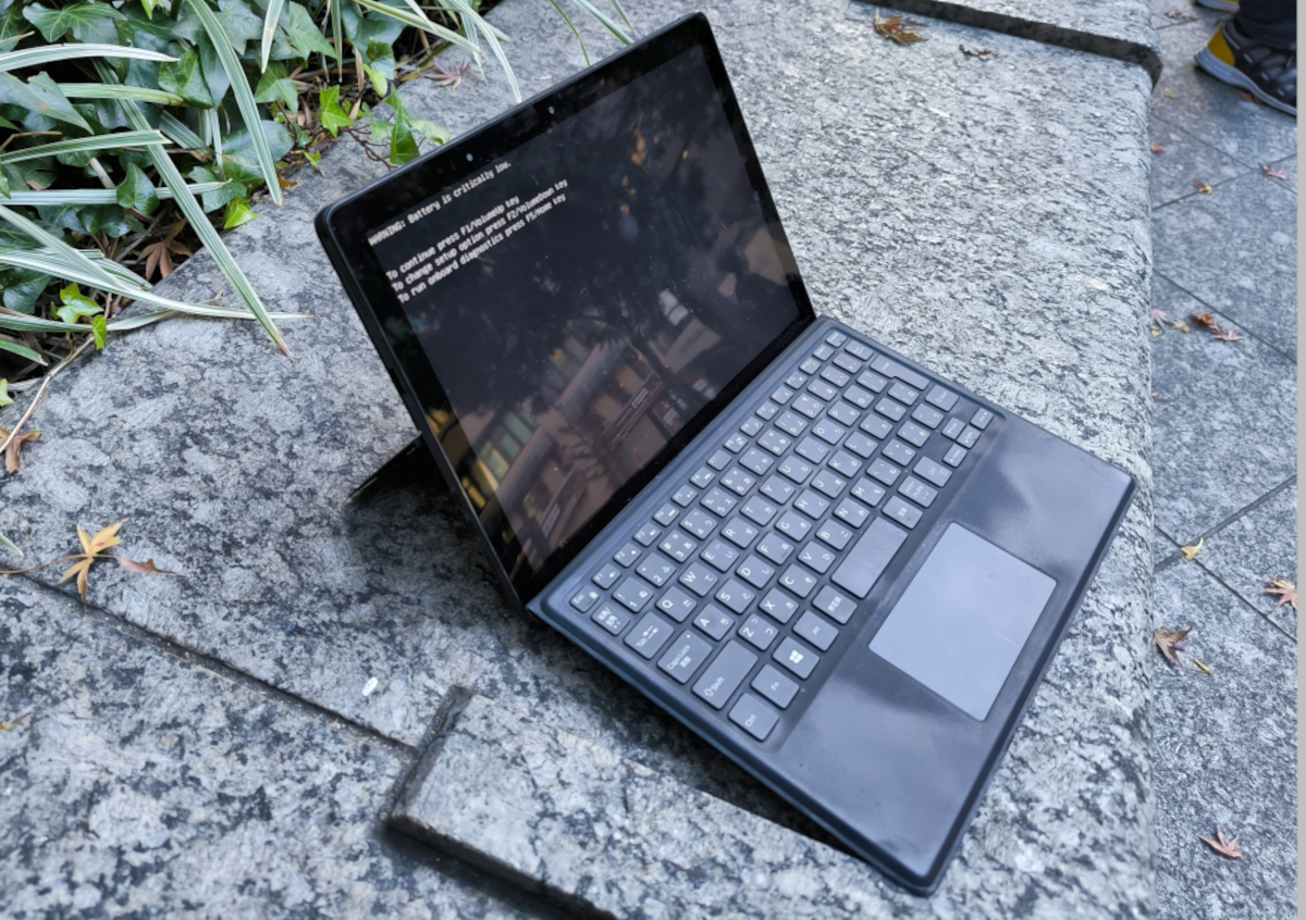 見た目はSurface Proそっくり