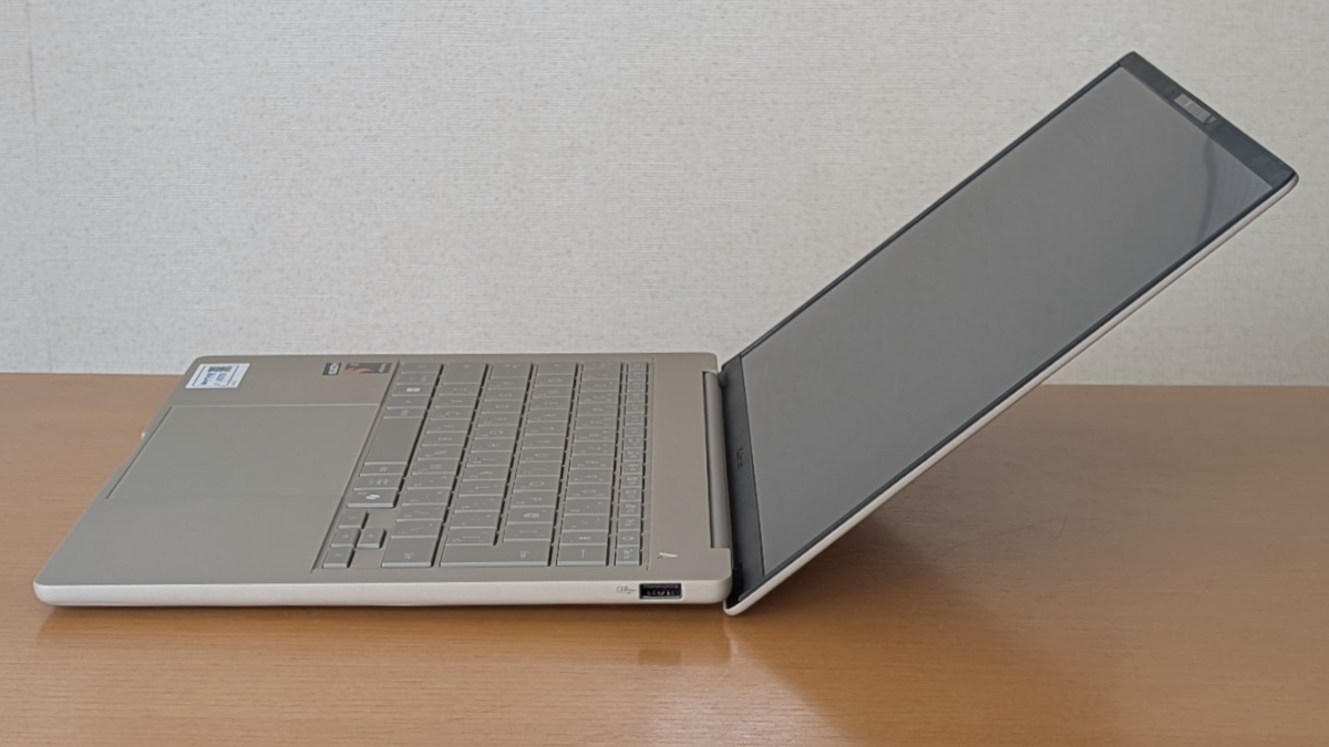 ASUS Zenbook SORA (UX3407) ヒンジ最大開口