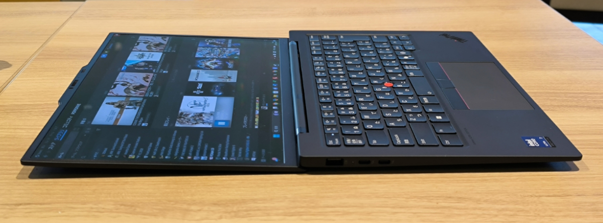 ディスプレイ開口