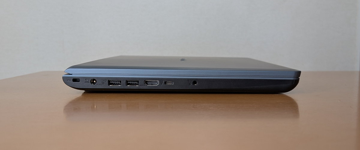 dynabook AZ/LY 左側面