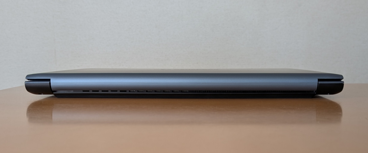 dynabook AZ/LY 背面