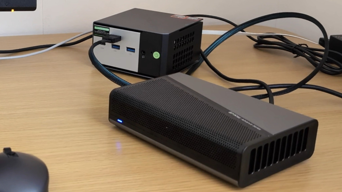 GMKtec AD-GP1 外付けGPU RX 7600M XT 8GB AMD Radeon 7600M XT-- AD-GP1 External GPU Docking Station