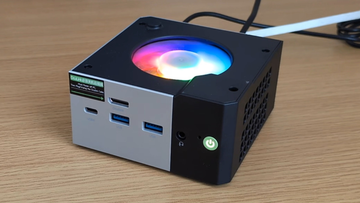 GMKtec EVO-X1 AI ミニ PC 上部ファンのRGBライト