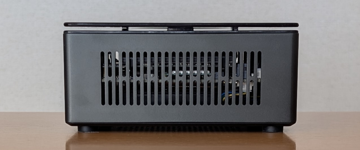 GMKtec NucBox K11 左右側面