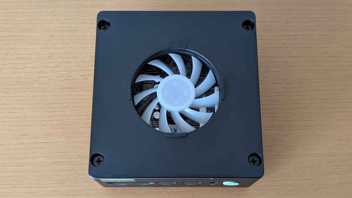 GMKtec NucBox K11 開口