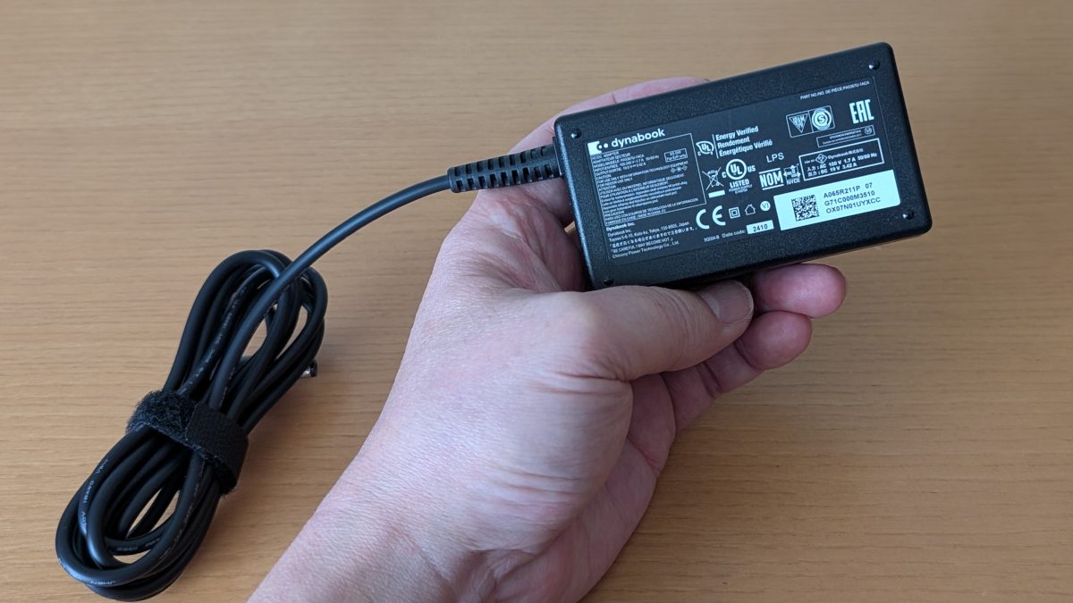 dynabook PZ/MY ACアダプター