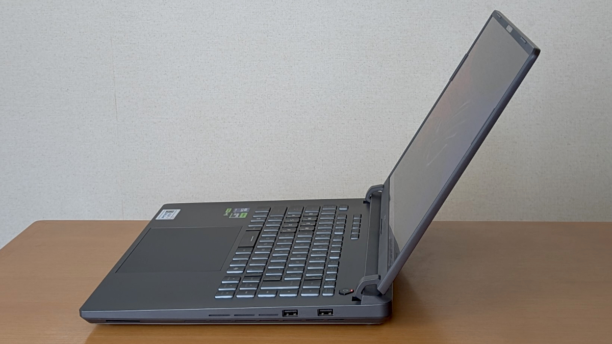 ASUS ROG Strix G16 (2025) G615 横から