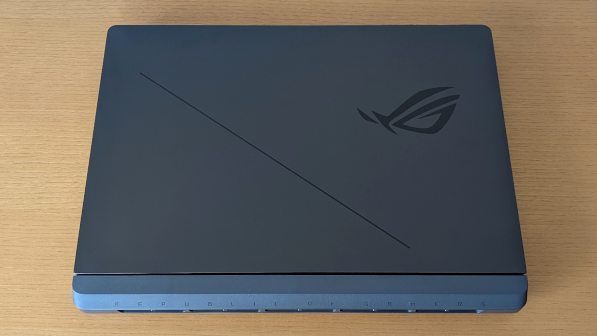 ASUS ROG Strix G16 (2025) G615 天板
