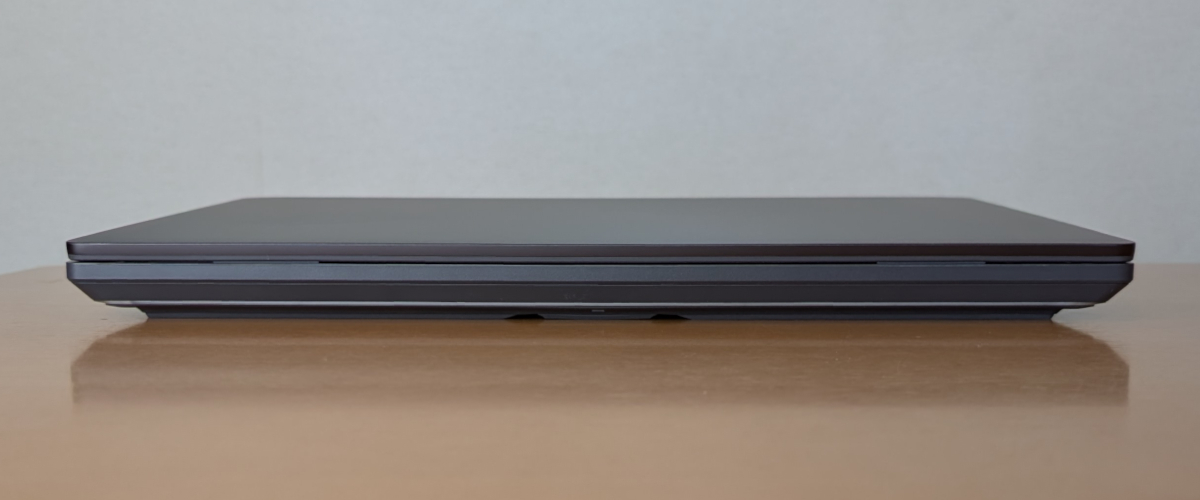 ASUS ROG Strix G16 (2025) G615 前面