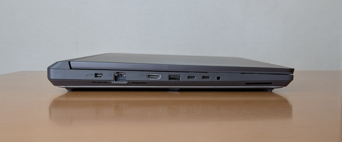 ASUS ROG Strix G16 (2025) G615 左側面