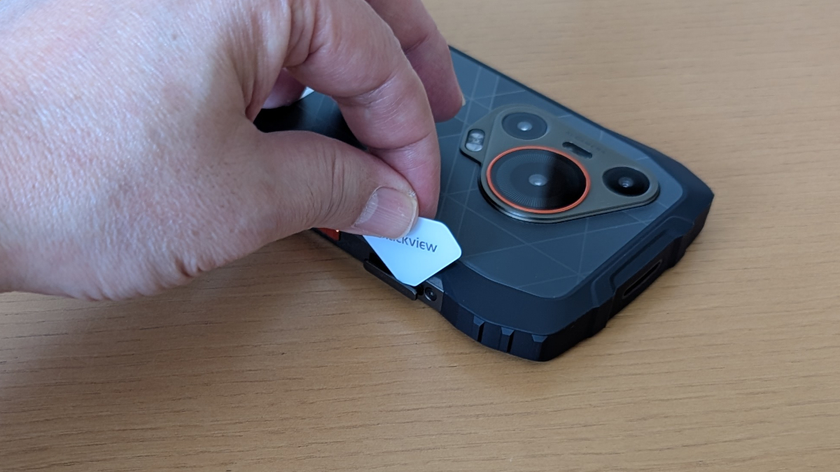 Blackview BL7000 SIMスロット開閉