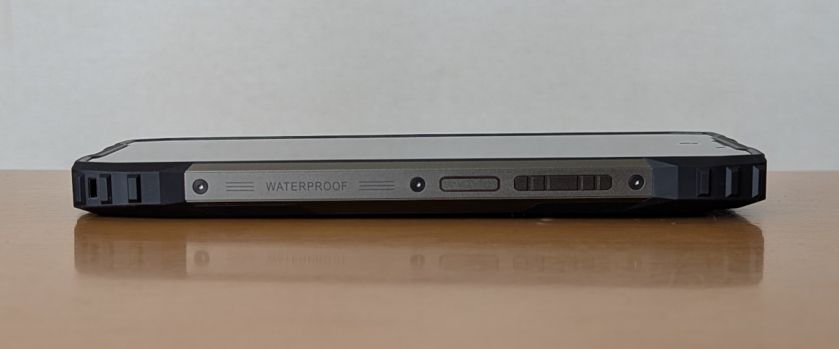 Blackview BL7000 右側面