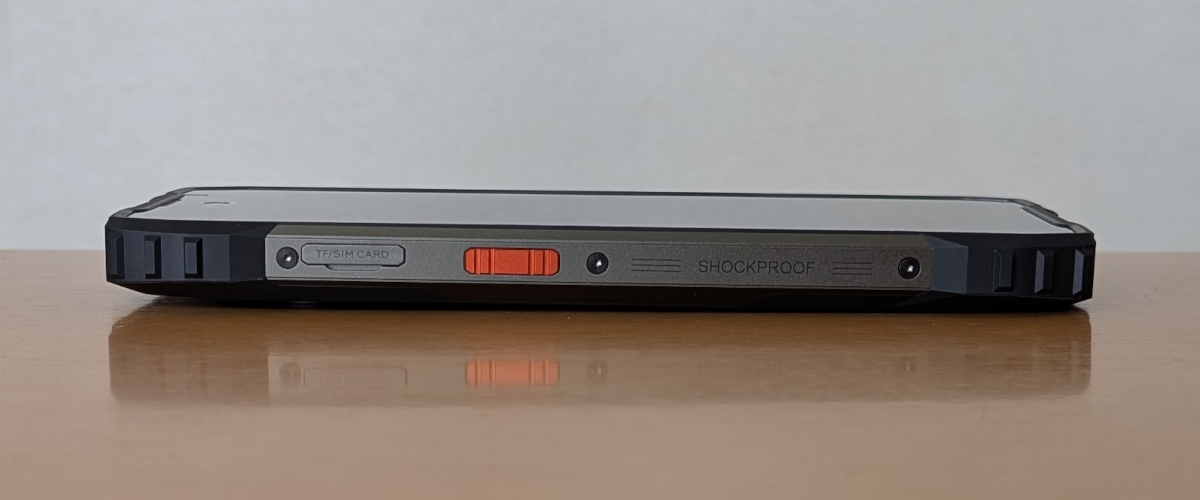 Blackview BL7000 左側面