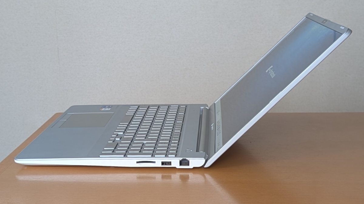 dynabook CZ/MY 横から