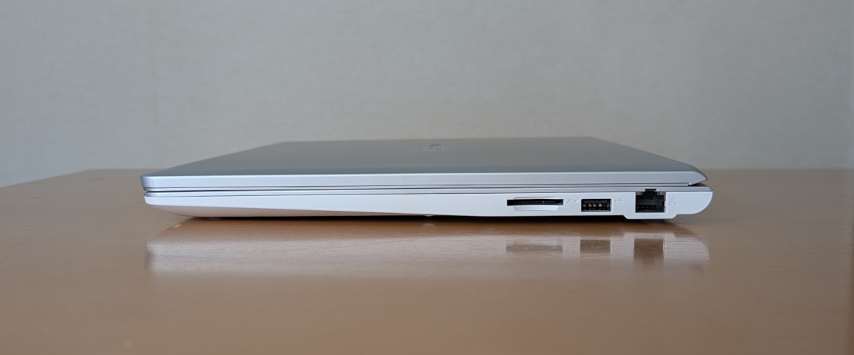 dynabook CZ/MY 右側面