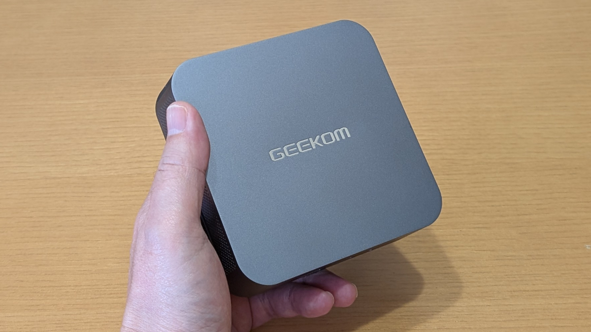 シュリンク付きGEEKOM GT13 Pro エディション レビュー GEEKOM GT13 Pro』レビュー、USB 4 Gen 3搭載、高級感のある