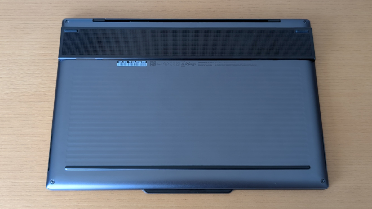 Lenovo ThinkPad X9 14 Gen 1 Aura Edition 底面