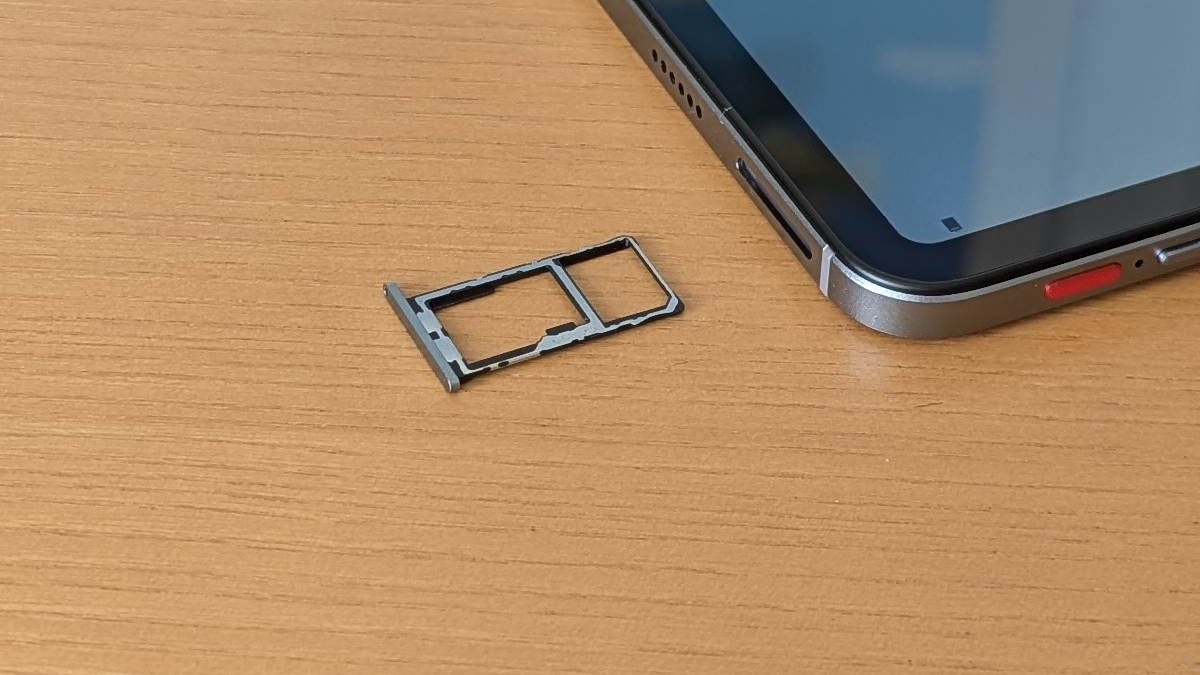 AvidPad A90 SIMトレイ