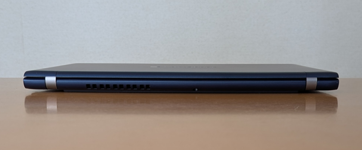 dynabook XP/ZY 背面