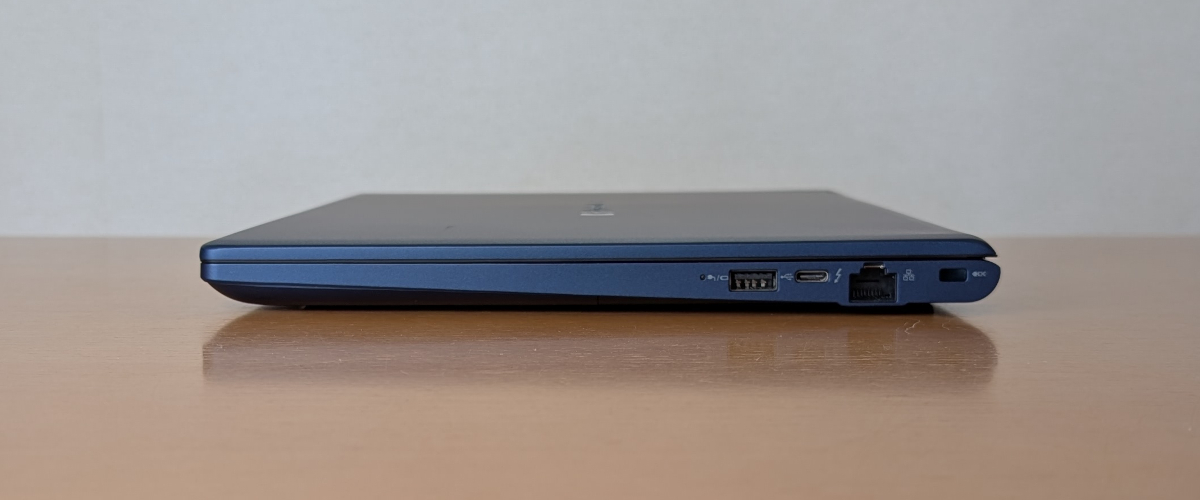 dynabook XP/ZY 右側面