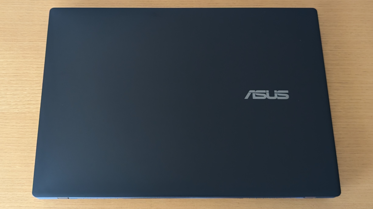 ASUS Gaming V16 V3607 天板
