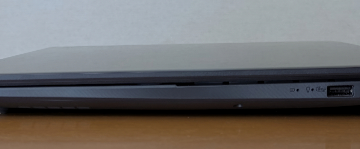 ASUS Gaming V16 V3607  側面拡大