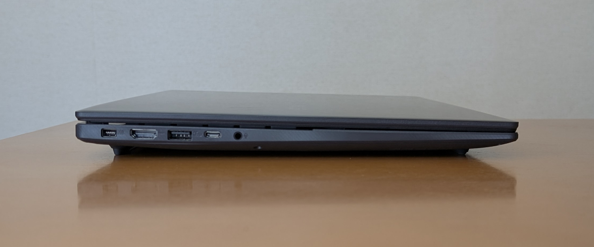 ASUS Gaming V16 V3607 左側面