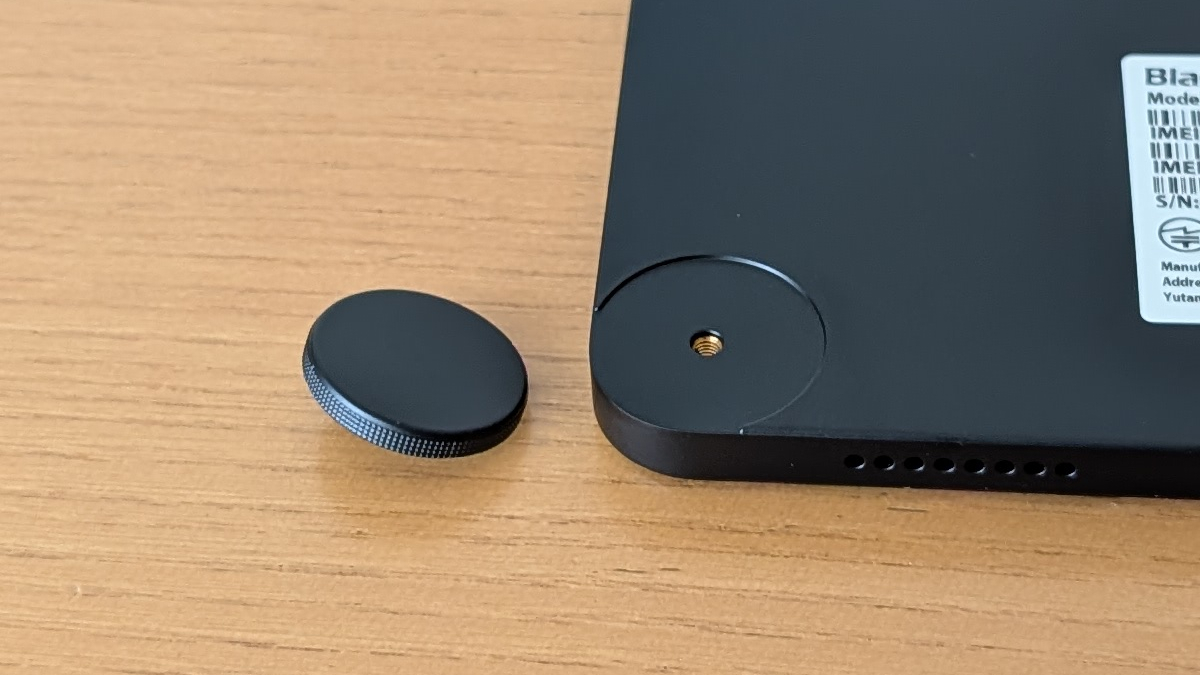 Blackview ZENO 1 背面のスタンド穴